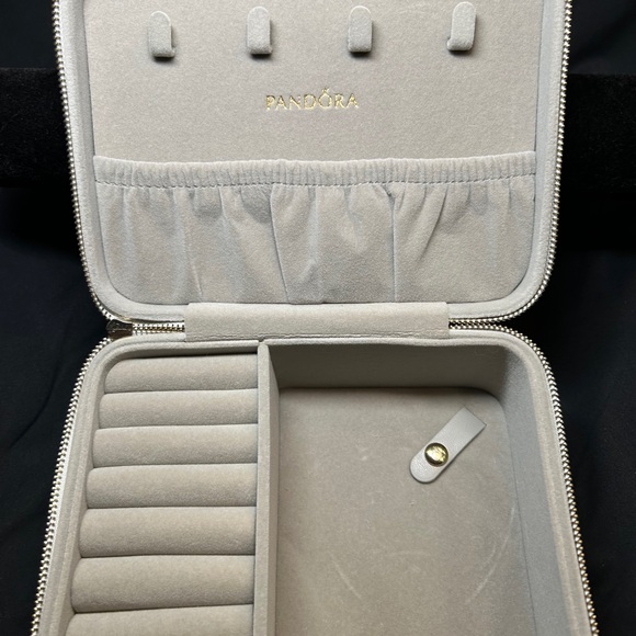 Pandora Elegant White Embossed Jewelry Box - Picture 5 of 7